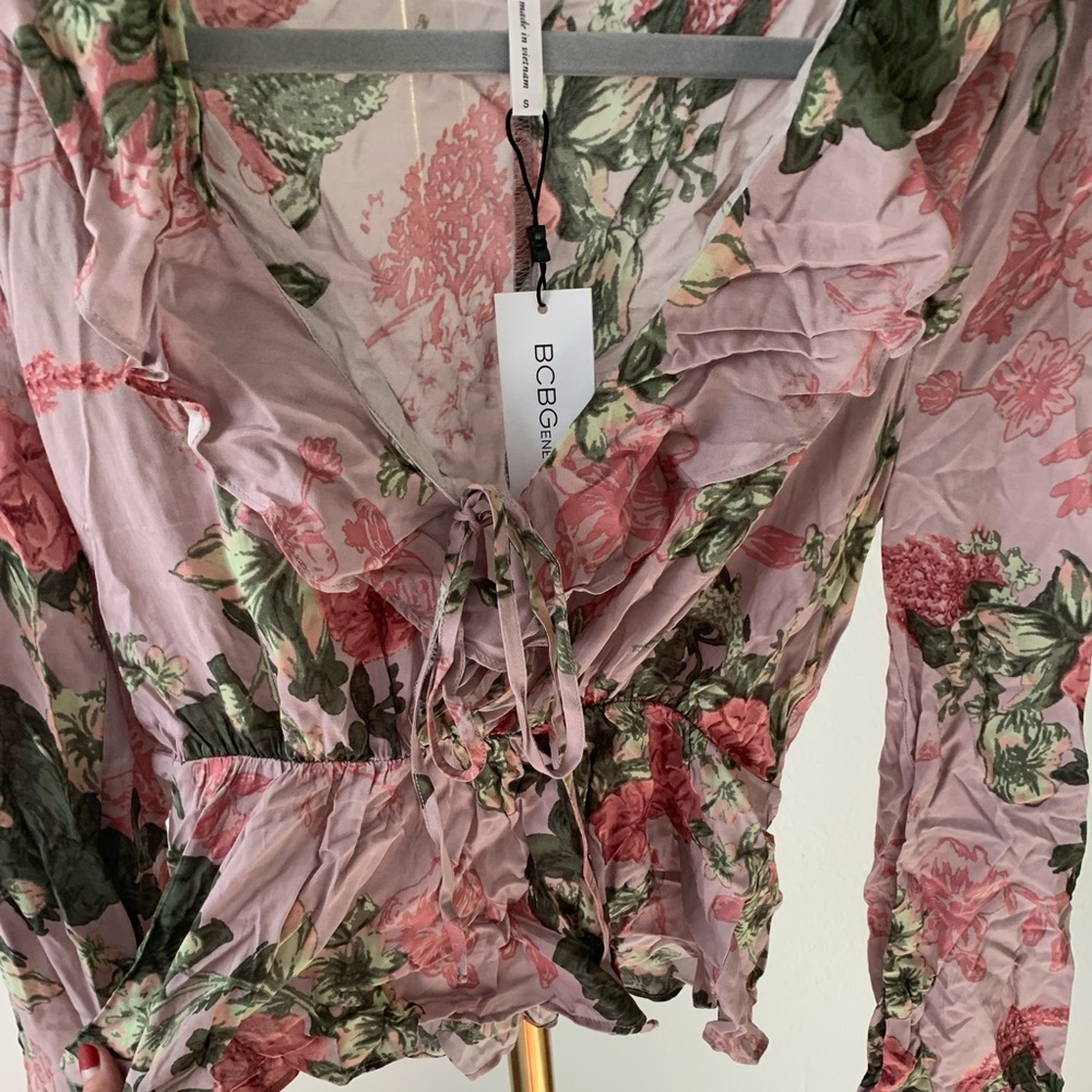 Bcbg bell sleeve crop. Gorgeous floral print